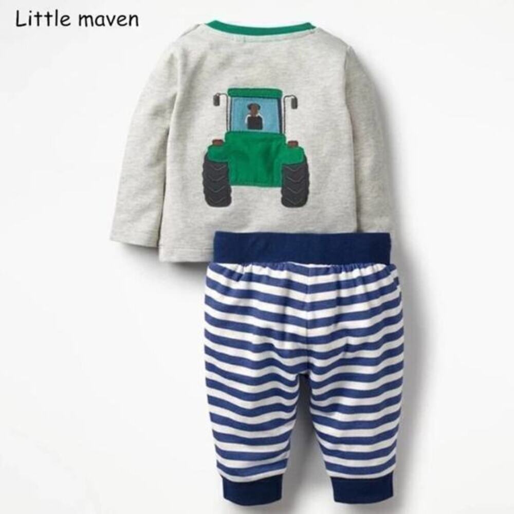 New Boy’s 2 piece outfit track suit with tractor and dog size 6